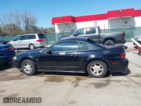 2000 Ford Mustang with VIN 1FAFP4042YF252802, listed as a IAAI auction lot 41994872 with 189,081 mi miles. Bid and sale history available at carsss.com. Image 14.