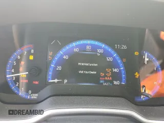 2022 Toyota Corolla Cross XLE z VIN 7MUDAABG5NV005882, wystawiony jako Copart lot #56690265 z przebiegiem 6427 mil mil oraz Szkody całkowita. Historia ofert i sprzedaży dostępna na DreamBid. Obrazek 9.