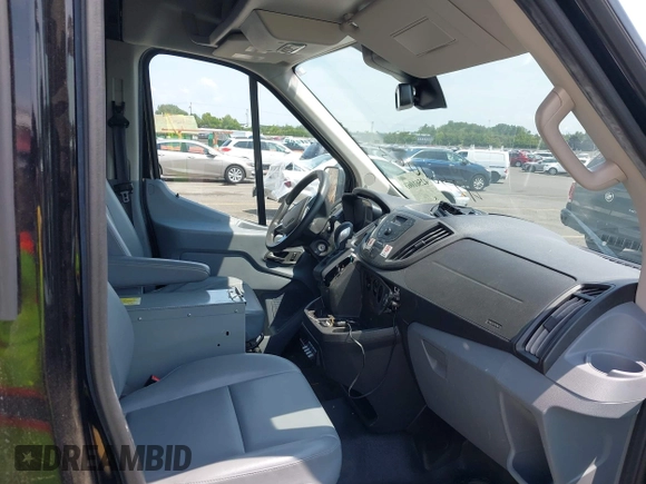 2017 Ford Transit с VIN 1FTYR2CM3HKB02007, выставлен на аукционе IAAI как лот 42561063 с пробегом 114 638 миль миль и . История ставок и продаж доступна на DreamBid. Изображение 5.