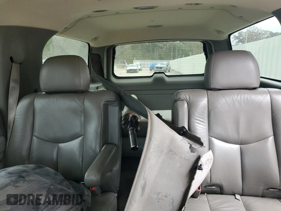 2004 Chevrolet Suburban LT with VIN 1GNEC16Z64J135810, listed as a Copart auction lot 84643984 with 243,355 mi miles and Salvage Title. Bid and sale history available at carsss.com. Image 10.