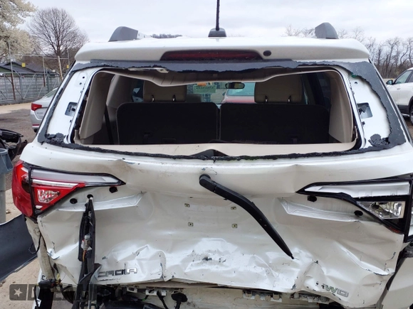 2018 GMC Acadia Denali with VIN 1GKKNXLS3JZ106525, listed as a IAAI auction lot 42012726 with 112,698 mi miles and . Bid and sale history available at carsss.com. Image 6.