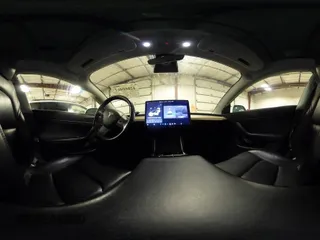 2019 Tesla Model 3 Mid Range z VIN 5YJ3E1EA5KF317542, wystawiony jako IAAI lot #42050461 z przebiegiem 55 054 mil mil oraz . Historia ofert i sprzedaży dostępna na DreamBid. Obrazek 22.