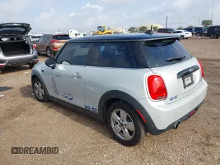 2017 MINI Hardtop Cooper z VIN WMWXP5C35H3C64595, wystawiony jako IAAI lot #42078919 z przebiegiem 93 141 mil mil oraz . Historia ofert i sprzedaży dostępna na DreamBid. Obrazek 14.