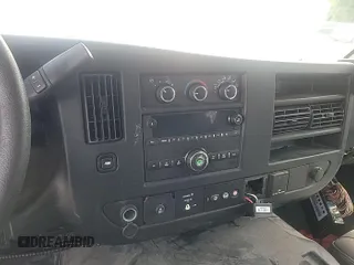 2017 Chevrolet Express Cargo с VIN 1GCWGAFF4H1345724, выставлен на аукционе IAAI как лот 42847825 с пробегом 176 392 миль миль и . История ставок и продаж доступна на DreamBid. Изображение 31.