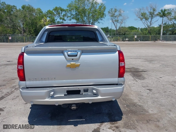 2013 Chevrolet Avalanche LTZ with VIN 3GNTKGE71DG159947, listed as a IAAI auction lot 42040745 with 155,226 mi miles. Bid and sale history available at carsss.com. Image 16.