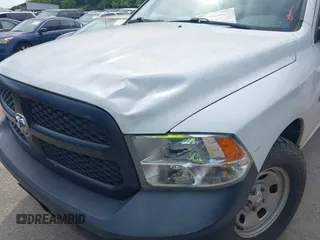 2017 Ram 1500 Tradesman z VIN 3C6JR6DG5HG774182, wystawiony jako IAAI lot #42314140 z przebiegiem 132 895 mil mil oraz . Historia ofert i sprzedaży dostępna na DreamBid. Obrazek 6.