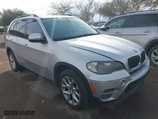 2011 BMW X5 35i with VIN 5UXZV4C5XBL407637, listed as a IAAI auction lot 41454552 with 204,510 mi miles. Bid and sale history available at carsss.com. Image 1.