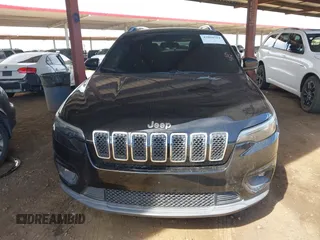 2019 Jeep Cherokee Latitude Plus z VIN 1C4PJLLB2KD420090, wystawiony jako IAAI lot #42094704 z przebiegiem 81 545 mil mil oraz . Historia ofert i sprzedaży dostępna na DreamBid. Obrazek 12.