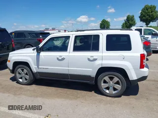 2014 Jeep Patriot Latitude z VIN 1C4NJPFB1ED505288, wystawiony jako IAAI lot #42118356 z przebiegiem 146 615 mil mil oraz . Historia ofert i sprzedaży dostępna na DreamBid. Obrazek 15.