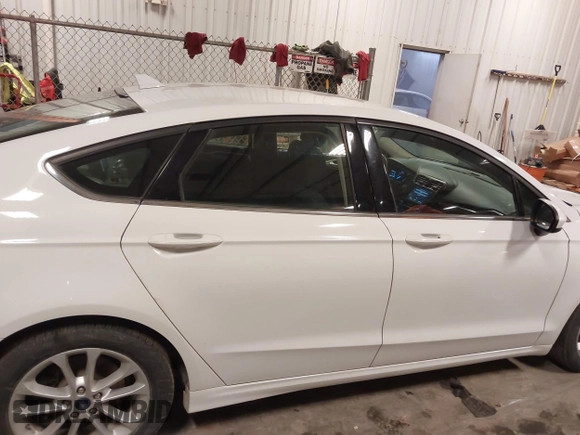 2019 Ford Fusion SE with VIN 3FA6P0H78KR210183, listed as a IAAI auction lot 41489110 with 139,615 mi miles. Bid and sale history available at carsss.com. Image 13.