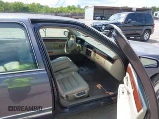 1995 Cadillac DeVille z VIN 1G6KD52B0SU272958, wystawiony jako IAAI lot #42514096 z przebiegiem 89 030 mil mil oraz . Historia ofert i sprzedaży dostępna na DreamBid. Obrazek 5.