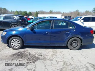 2014 Volkswagen Jetta S z VIN 3VW2K7AJ4EM256582, wystawiony jako IAAI lot #42115329 z przebiegiem 154 096 mil mil oraz . Historia ofert i sprzedaży dostępna na DreamBid. Obrazek 14.