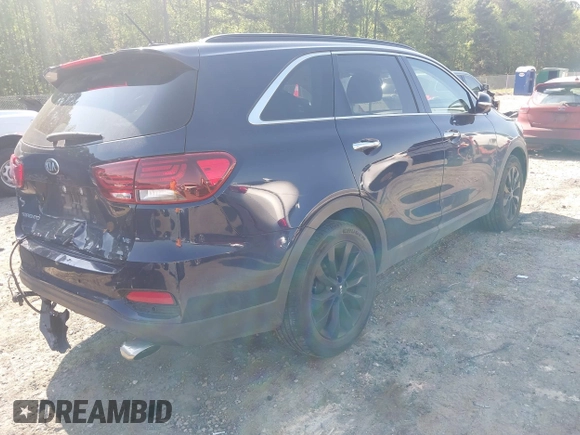 2020 Kia Sorento S z VIN 5XYPG4A58LG695161, wystawiony jako IAAI lot #42060397 z przebiegiem 49 573 mil mil oraz . Historia ofert i sprzedaży dostępna na DreamBid. Obrazek 19.