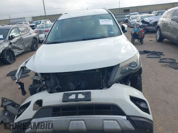 2017 Nissan Pathfinder Platinum with VIN 5N1DR2MN0HC609829, listed as a IAAI auction lot 41500505 with 185,271 mi miles. Bid and sale history available at carsss.com. Image 13.