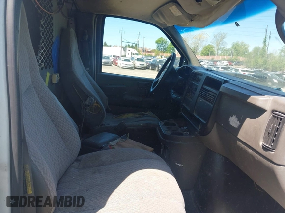 2007 Chevrolet Express Cargo Van with VIN 1GCGG25V471112976, listed as a IAAI auction lot 42130661 with 256,004 mi miles. Bid and sale history available at carsss.com. Image 5.