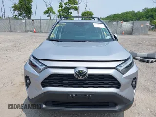 2024 Toyota RAV4 XLE Premium z VIN 2T3A1RFV6RC462114, wystawiony jako IAAI lot #42438905 z przebiegiem 3 620 mil mil oraz . Historia ofert i sprzedaży dostępna na DreamBid. Obrazek 12.