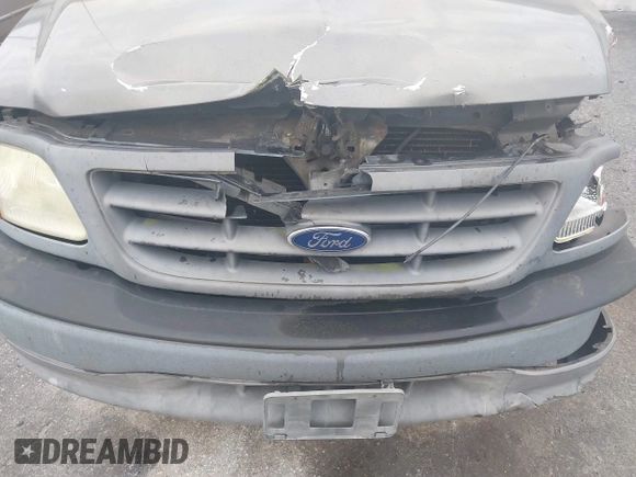 2004 Ford F-150 XL с VIN 2FTRF172X4CA89139, выставлен на аукционе IAAI как лот 42038181 с пробегом Не указан миль и . История ставок и продаж доступна на DreamBid. Изображение 18.