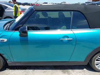 2017 MINI Convertible Cooper S z VIN WMWWG9C30H3C80917, wystawiony jako IAAI lot #42227320 z przebiegiem 38 490 mil mil oraz . Historia ofert i sprzedaży dostępna na DreamBid. Obrazek 15.