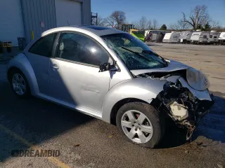 2007 Volkswagen New Beetle Coupe with VIN 3VWRW31C67M504850, listed as a Copart auction lot 81350984 with 121,752 mi miles and Salvage Title. Bid and sale history available at carsss.com. Image 4.