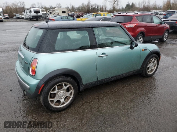 2002 MINI Hardtop with VIN WMWRC33482TC36332, listed as a Copart auction lot 42811115 with 203,708 mi miles and Salvage Title. Bid and sale history available at DreamBid. Image 3.