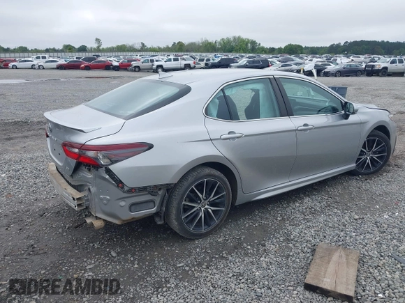 2023 Toyota Camry SE z VIN 4T1G11AK4PU724404, wystawiony jako IAAI lot #41925212 z przebiegiem 53 225 mil mil oraz . Historia ofert i sprzedaży dostępna na DreamBid. Obrazek 4.