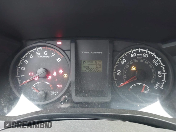 2017 Toyota Tacoma SR z VIN 5TFRX5GN5HX078049, wystawiony jako IAAI lot #42063533 z przebiegiem 256 585 mil mil oraz . Historia ofert i sprzedaży dostępna na DreamBid. Obrazek 7.