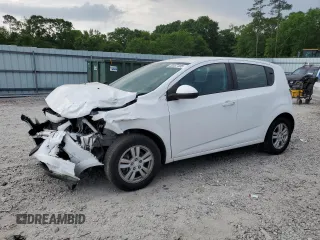2016 Chevrolet Sonic LS z VIN 1G1JA6SH3G4167472, wystawiony jako Copart lot #53457405 z przebiegiem 45 221 mil mil oraz Szkoda całkowita • Salvage title. Historia ofert i sprzedaży dostępna na DreamBid. Obrazek 1.