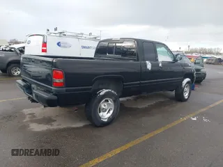 1999 Dodge 1500 with VIN 3B7HF13Z4XM579695, listed as a IAAI auction lot 41795036 with 117,785 mi miles and . Bid and sale history available at DreamBid. Image 4.