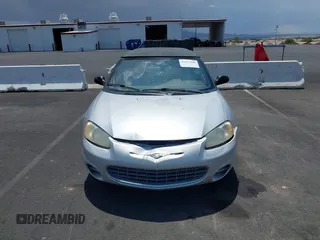 2001 Chrysler Sebring z VIN 1C3EL45UX1N624672, wystawiony jako IAAI lot #42423100 z przebiegiem 49 826 mil mil oraz . Historia ofert i sprzedaży dostępna na DreamBid. Obrazek 6.