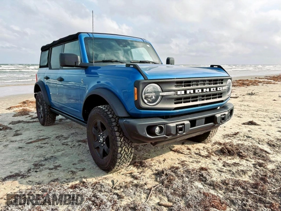 2023 Ford Bronco z VIN 1FMDE5DH1PLA85211, wystawiony jako Copart lot #61242455 z przebiegiem 33 535 mil mil oraz Szkoda całkowita • Salvage title. Historia ofert i sprzedaży dostępna na DreamBid. Obrazek 1.