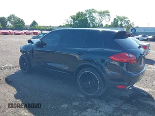 2013 Porsche Cayenne с VIN WP1AA2A21DLA02081, выставлен на аукционе IAAI как лот 42559417 с пробегом 81 413 миль миль и . История ставок и продаж доступна на DreamBid. Изображение 3.