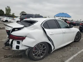 2019 Alfa Romeo Giulia z VIN ZARFAMAN6K7598202, wystawiony jako Copart lot #50883345 z przebiegiem Nie podano mil oraz Szkoda całkowita • Salvage title. Historia ofert i sprzedaży dostępna na DreamBid. Obrazek 3.