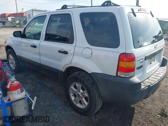 2005 Ford Escape XLT with VIN 1FMYU93145KD85599, listed as a IAAI auction lot 42036751 with 221,039 mi miles and . Bid and sale history available at DreamBid. Image 3.