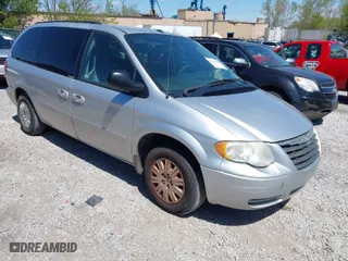 2006 Chrysler Town & Country LWB LX with VIN 2A4GP44R46R779602, listed as a IAAI auction lot 42036008 with 273,414 mi miles. Bid and sale history available at carsss.com. Image 1.