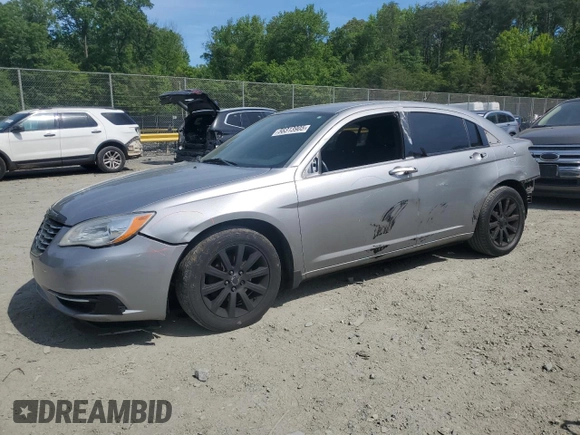 2014 Chrysler 200 Touring z VIN 1C3CCBBG5EN115279, wystawiony jako Copart lot #56313905 z przebiegiem 173 813 mil mil oraz Szkody całkowita. Historia ofert i sprzedaży dostępna na DreamBid. Obrazek 1.