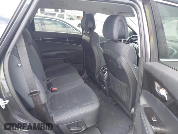 2016 Kia Sorento LX with VIN 5XYPG4A3XGG117695, listed as a IAAI auction lot 42158518 with 86,318 mi miles. Bid and sale history available at carsss.com. Image 8.