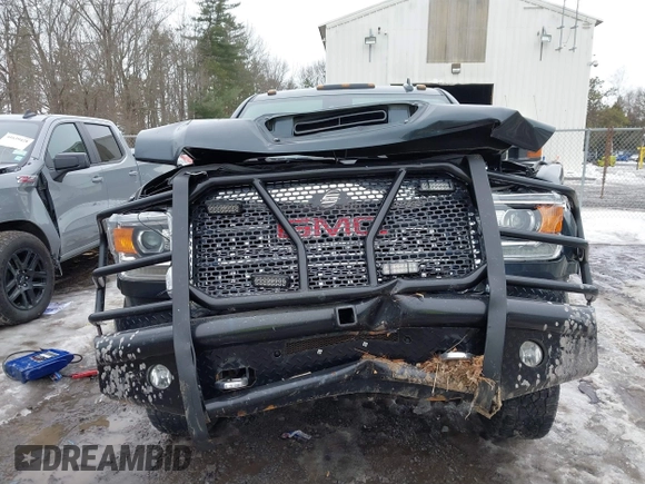 2019 GMC Sierra 2500HD Denali with VIN 1GT12SEY1KF229134, listed as a IAAI auction lot 41641498 with 97,691 mi miles. Bid and sale history available at carsss.com. Image 12.