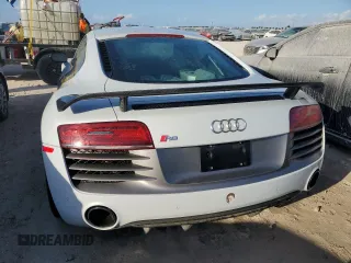 2015 Audi R8 5.2L z VIN WUAANAFG8F7001934, wystawiony jako Copart lot #76660884 z przebiegiem Nie podano mil oraz Szkoda całkowita • Salvage title. Historia ofert i sprzedaży dostępna na DreamBid. Obrazek 6.