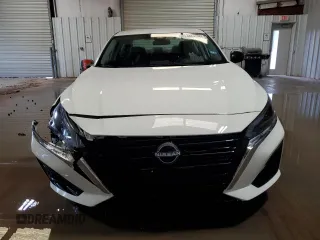 2025 Nissan Altima SV z VIN 1N4BL4DV6SN339483, wystawiony jako Copart lot #59178985 z przebiegiem 9 774 mil mil oraz Czysty tytuł • Clean title. Historia ofert i sprzedaży dostępna na DreamBid. Obrazek 5.