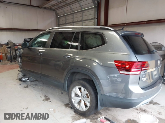 2018 Volkswagen Atlas SE with VIN 1V2LR2CA5JC521085, listed as a IAAI auction lot 42322031 with 100,262 mi miles and . Bid and sale history available at DreamBid. Image 3.