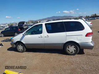 2002 Toyota Sienna LE with VIN 4T3ZF13C62U444564, listed as a IAAI auction lot 41515466 with 284,745 mi miles. Bid and sale history available at carsss.com. Image 15.