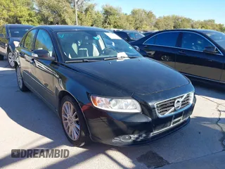 2011 Volvo S40 with VIN YV1672MS4B2530454, listed as a IAAI auction lot 40903475 with 64,491 mi miles. Bid and sale history available at carsss.com. Image 1.