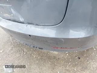 2018 Tesla Model 3 Long Range Battery z VIN 5YJ3E1EA2JF011588, wystawiony jako IAAI lot #42304226 z przebiegiem 56 819 mil mil oraz . Historia ofert i sprzedaży dostępna na DreamBid. Obrazek 6.