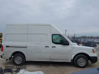 2018 Nissan NV Cargo S z VIN 1N6BF0LY0JN807791, wystawiony jako IAAI lot #41868591 z przebiegiem 128 813 mil mil oraz . Historia ofert i sprzedaży dostępna na DreamBid. Obrazek 14.