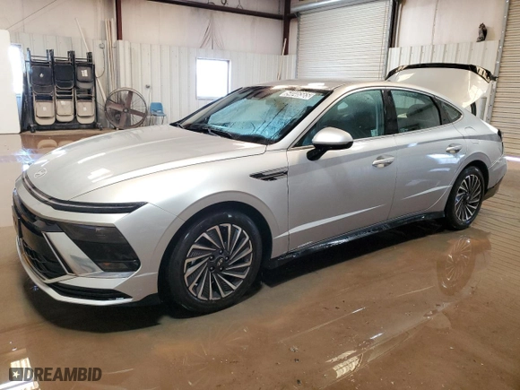 2024 Hyundai Sonata Hybrid SEL with VIN KMHL34JJ0RA099179, listed as a Copart auction lot 54046565 with 29,049 mi miles and Clean Title. Bid and sale history available at carsss.com. Image 1.
