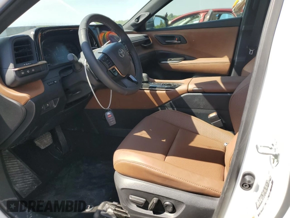 2025 Toyota Crown XLE с VIN JTDACAAJXS3003434, выставлен на аукционе Copart как лот 52637715 с пробегом 4 783 миль миль и Списание • Salvage title. История ставок и продаж доступна на DreamBid. Изображение 7.