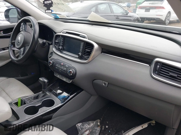 2018 Kia Sorento SX with VIN 5XYPKDA51JG405998, listed as a IAAI auction lot 41837641 with 138,909 mi miles and . Bid and sale history available at carsss.com. Image 5.