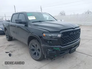 2025 Ram 1500 Big Horn z VIN 1C6RREFP3SN634401, wystawiony jako IAAI lot #41434346 z przebiegiem 4 226 mil mil oraz . Historia ofert i sprzedaży dostępna na DreamBid. Obrazek 1.