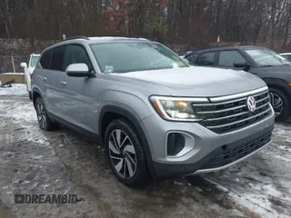 2024 Volkswagen Atlas SE z VIN 1V2HR2CA5RC573575, wystawiony jako IAAI lot #41508927 z przebiegiem 2 647 mil mil oraz . Historia ofert i sprzedaży dostępna na DreamBid. Obrazek 1.
