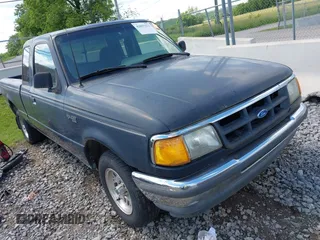 1993 Ford Ranger STX z VIN 1FTCR14U5PPB61175, wystawiony jako IAAI lot #42057911 z przebiegiem Nie podano mil oraz . Historia ofert i sprzedaży dostępna na DreamBid. Obrazek 1.